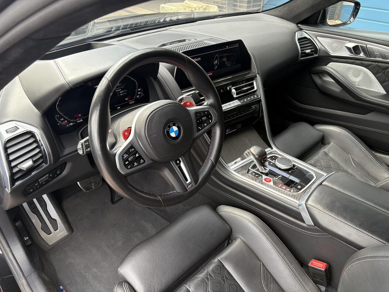 BMW M8 8-serie Gran Coupé Competition, all black.