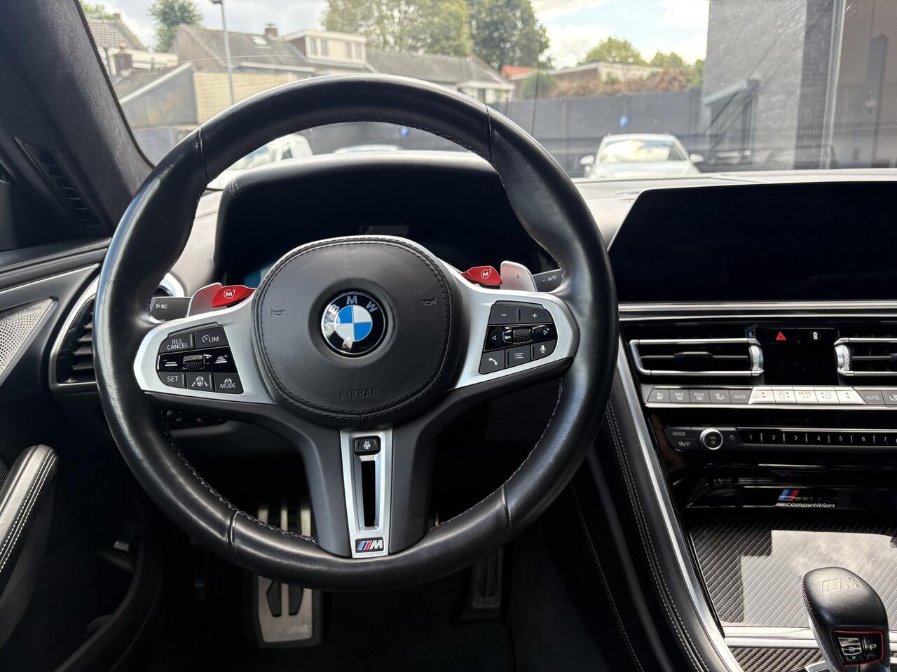 BMW M8 8-serie Gran Coupé Competition, all black.