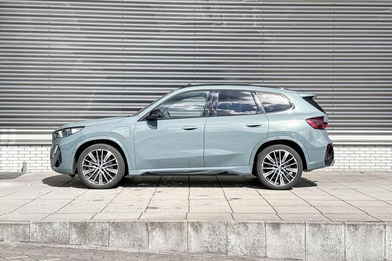 BMW X1 xDrive30e M Sportpakket / Innovation Pack / Comfort Pack / Travel Pack / Panoramadak / Trekhaak