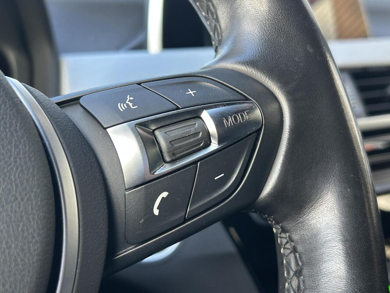 BMW X1 sDrive20i High Executive l Sfeer verlichting l Navi l Trekhaak l Electrische Klep