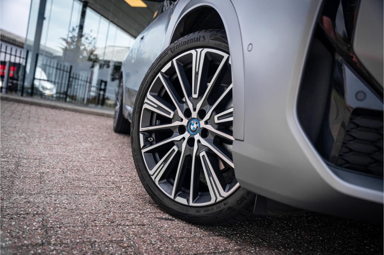 BMW X1 xDrive30e ** Panodak ** Innovation ** Driving Assistant NP 74K ** 1.800kg trekgewicht! Tot 98km elektrisch bereik