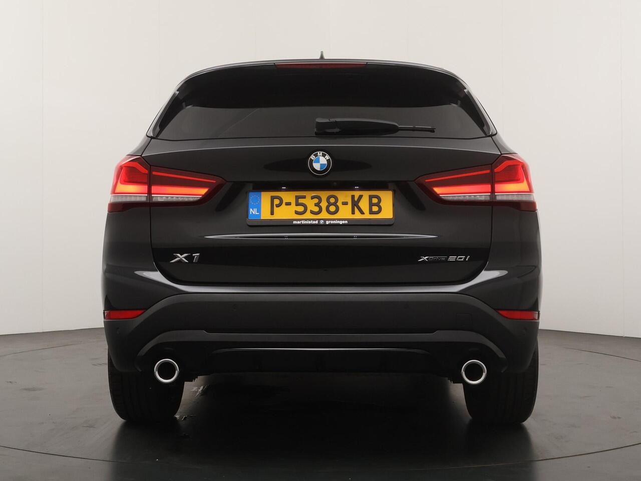 BMW X1 xDrive20i High Executive | Sportline | Glazendak | Getint Glas |
