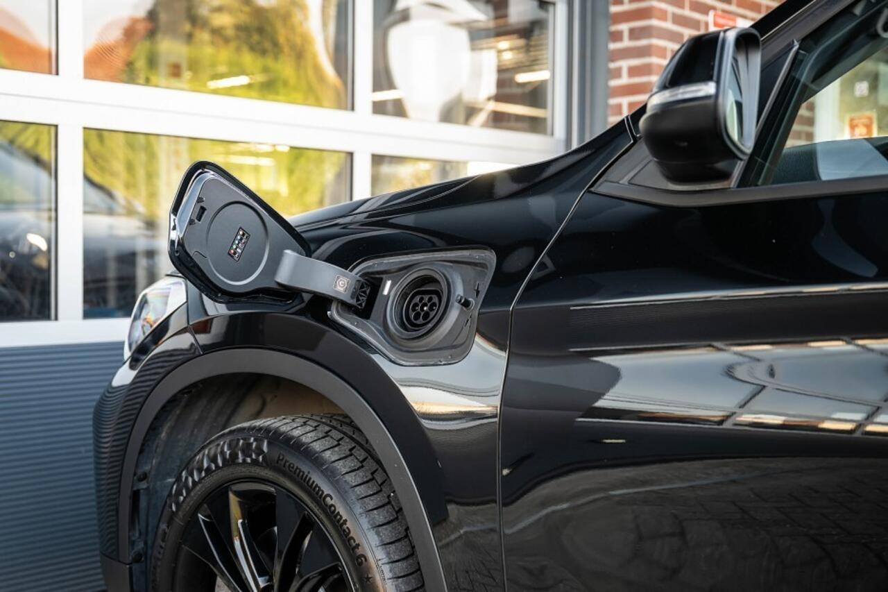 BMW X1 25e xDrive | Sportline | Stoelverwarming | Ambiente verlichting | Cruise control | Head-Up | Adap. led | Trekhaak | 18' inch |