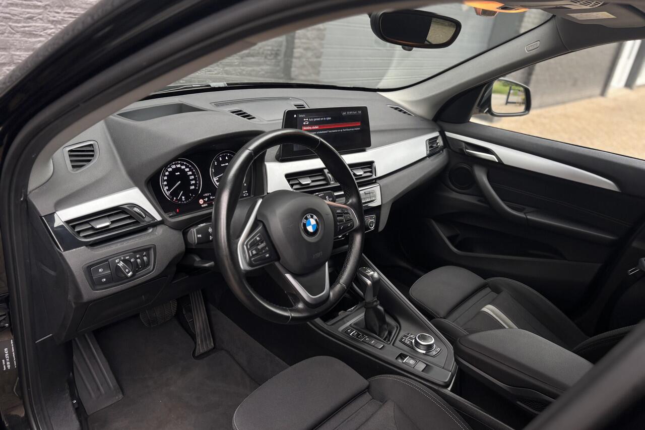 BMW X1 xDrive25e | Head-up | Camera | PDC V&A | Sportstoelen | Sportstuur | LED | DAB | 15x op voorraad !
