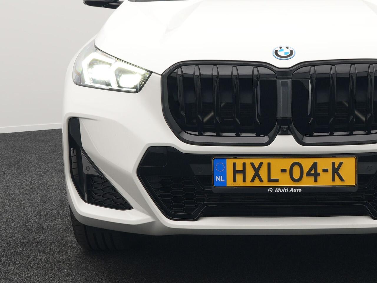 BMW X1 xDrive30e M-sport Plug in Hybrid 327pk PHEV | Adaptive Cruise | Head-up Display | 360 Camera | Carplay | Stoelen Verwarmd | Sfeerverlichting |