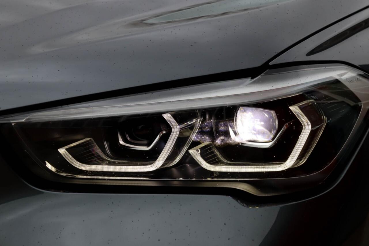 BMW X1 sDrive 20i M Sport Pano l Memory l Trekhaak l VOL OPTIES