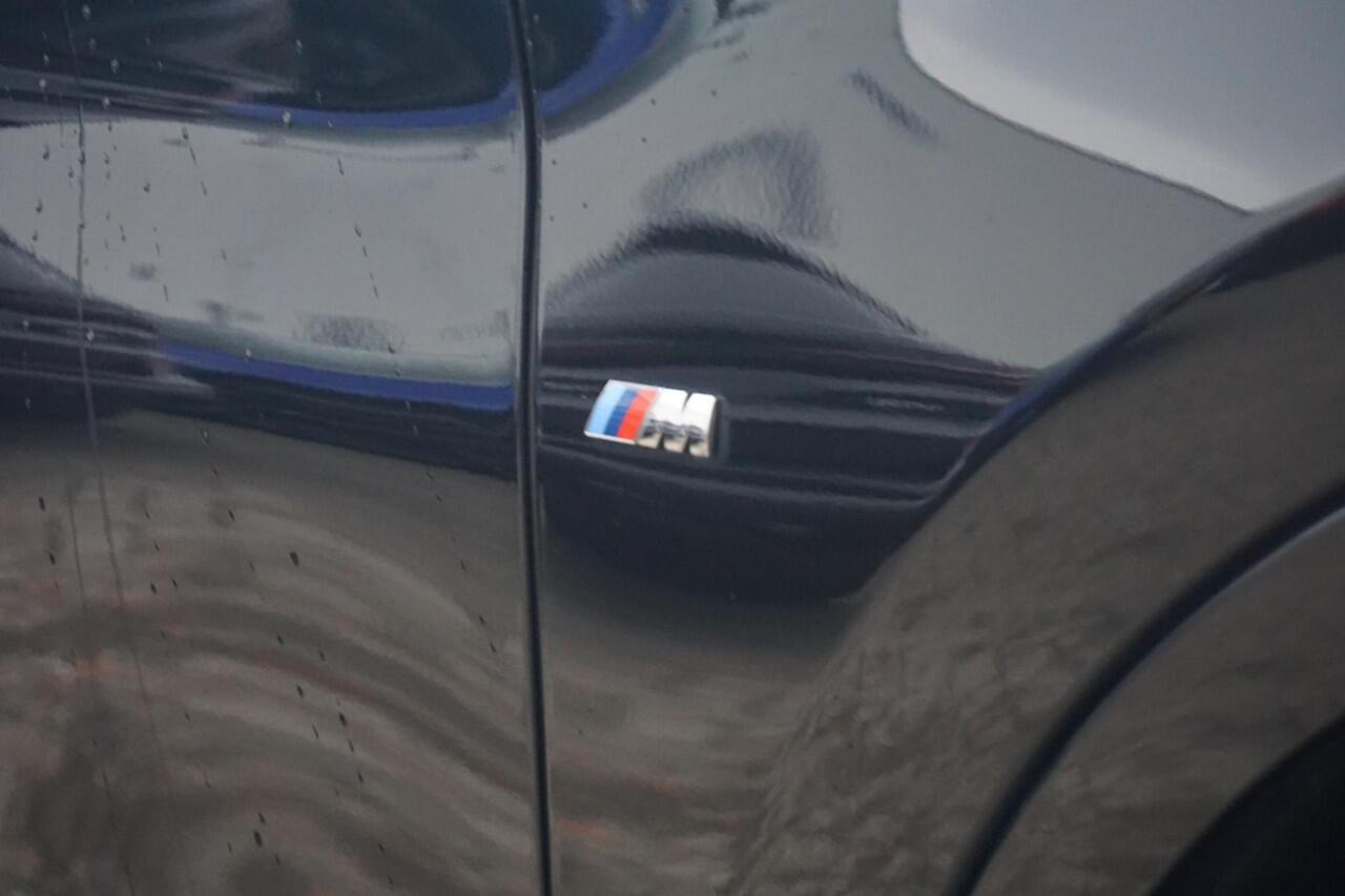 BMW X1 sDrive20i M Sport | Harman Kardon / Elektrische stoelen met Memory / Stoel & Stuurwielverwarming