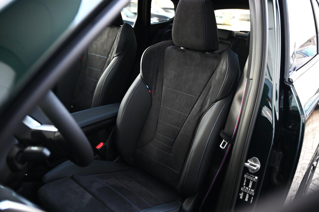 BMW X1 sDrive20i High Executive M Sport Automaat / Panoramadak / Trekhaak / Sportstoelen / M Adaptief onderstel / Comfort Access / Adaptieve LED / Parking Assistant Plus / Head-Up / Harman Kardon