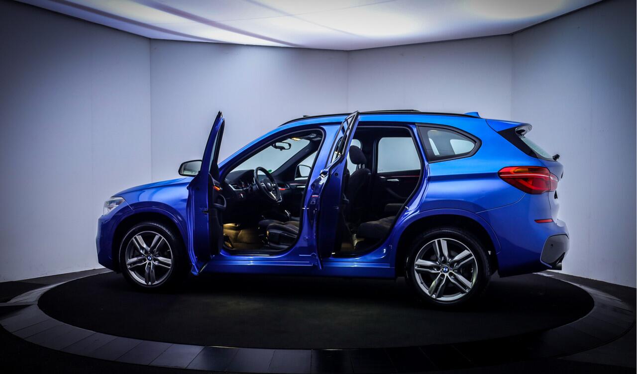 BMW X1 20iA M-SPORT Edition PANO | HEAD UP | CAMERA | ALCANTARA | STOELVERW | NAVI | DAB | ELEK KLEP | LMV 18''