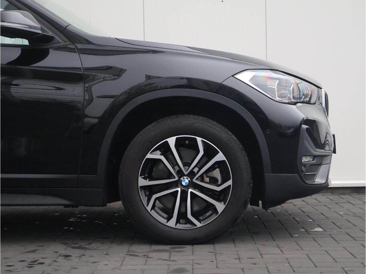 BMW X1 sDrive20i High Executive Achteruitrijcamera/ Stoelverwarming/ Sportstoelen/ Cruise Control/ Elektrische Achterklep