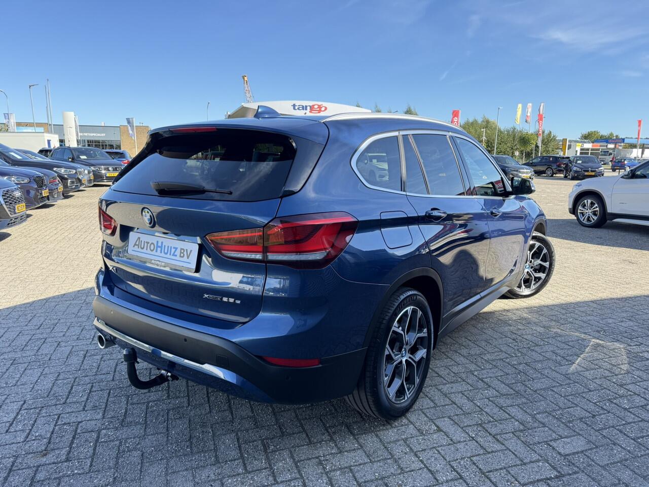 BMW X1 xDrive 25e Advantage Panoramadak Trekhaak LED Achteruitrijcamera Navi Pro HiFi-speakersysteem DAB