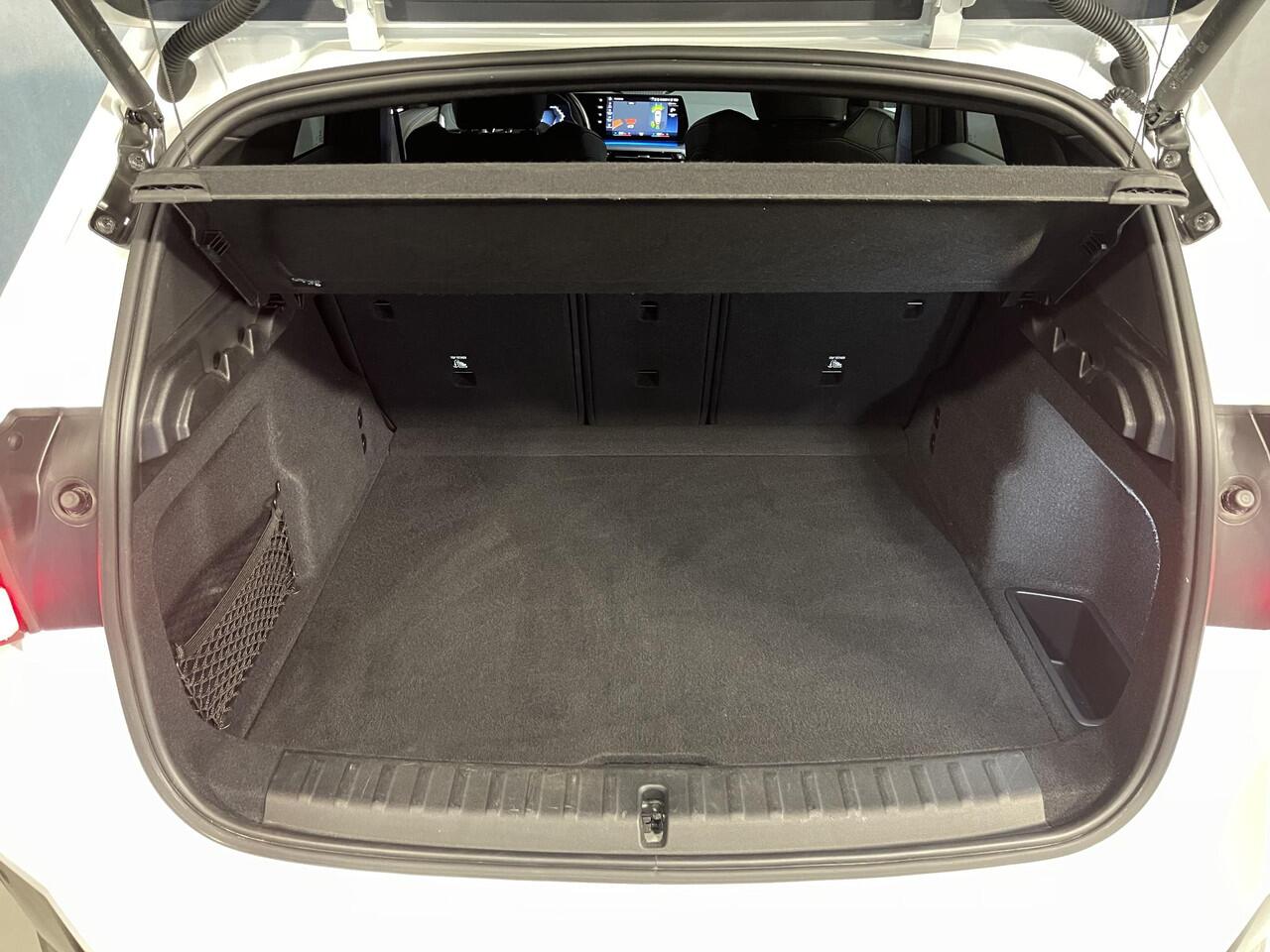 BMW X1 sDrive18i M Sport Shadow Line 18"/Sportstoelen/Adaptieve cruise/Keyless/Stoelverwarming/Camera/Elektrisch klep