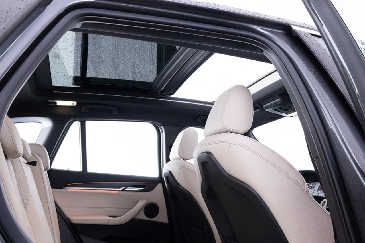 BMW X1 sDrive20i Business Edition Plus | PANORAMADAK | LEDER