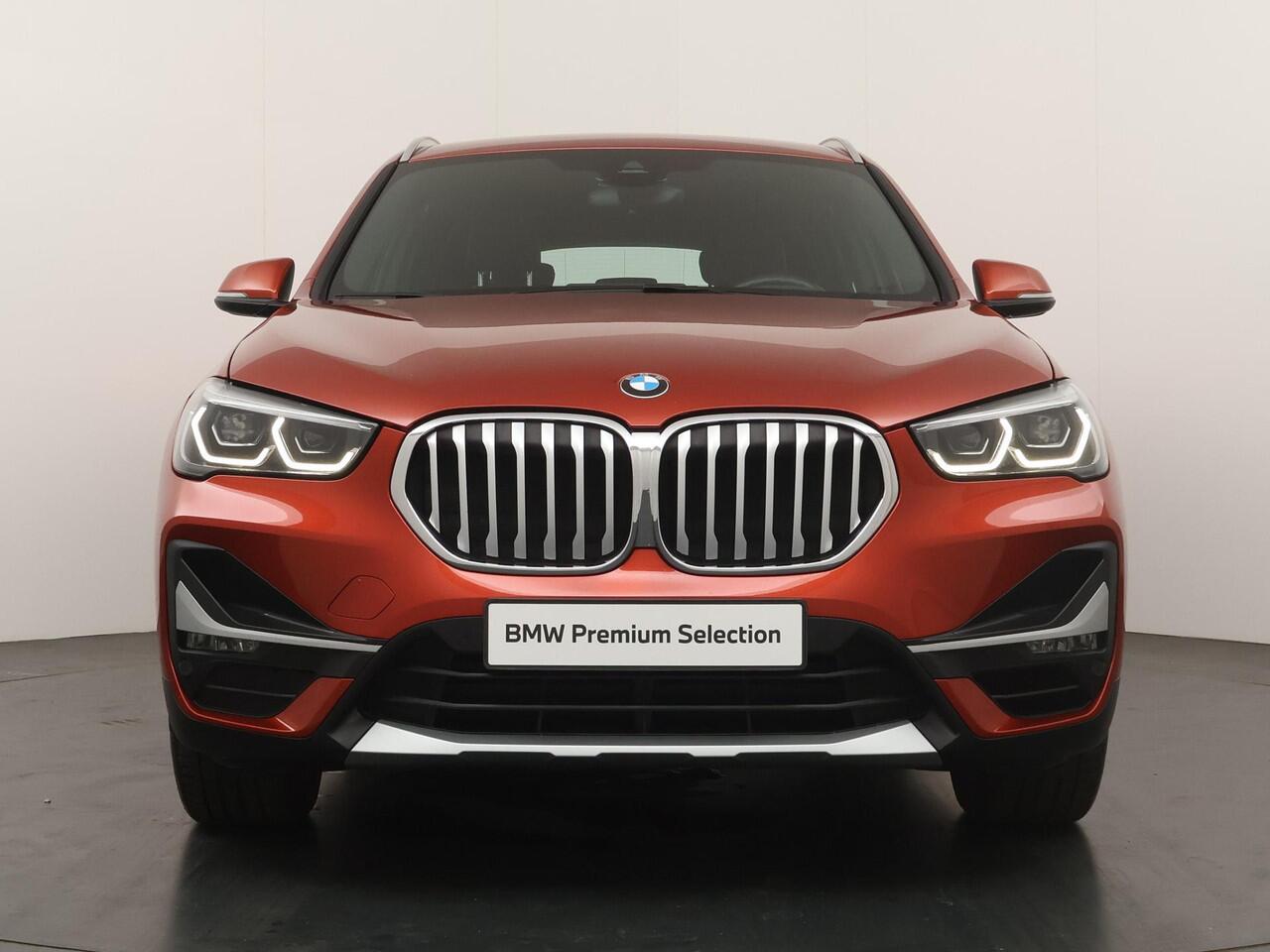 BMW X1 sDrive20i VDL Nedcar Edition | Trekhaak | Stoelverwarming | Head-up Display | Achteruitrijcamera