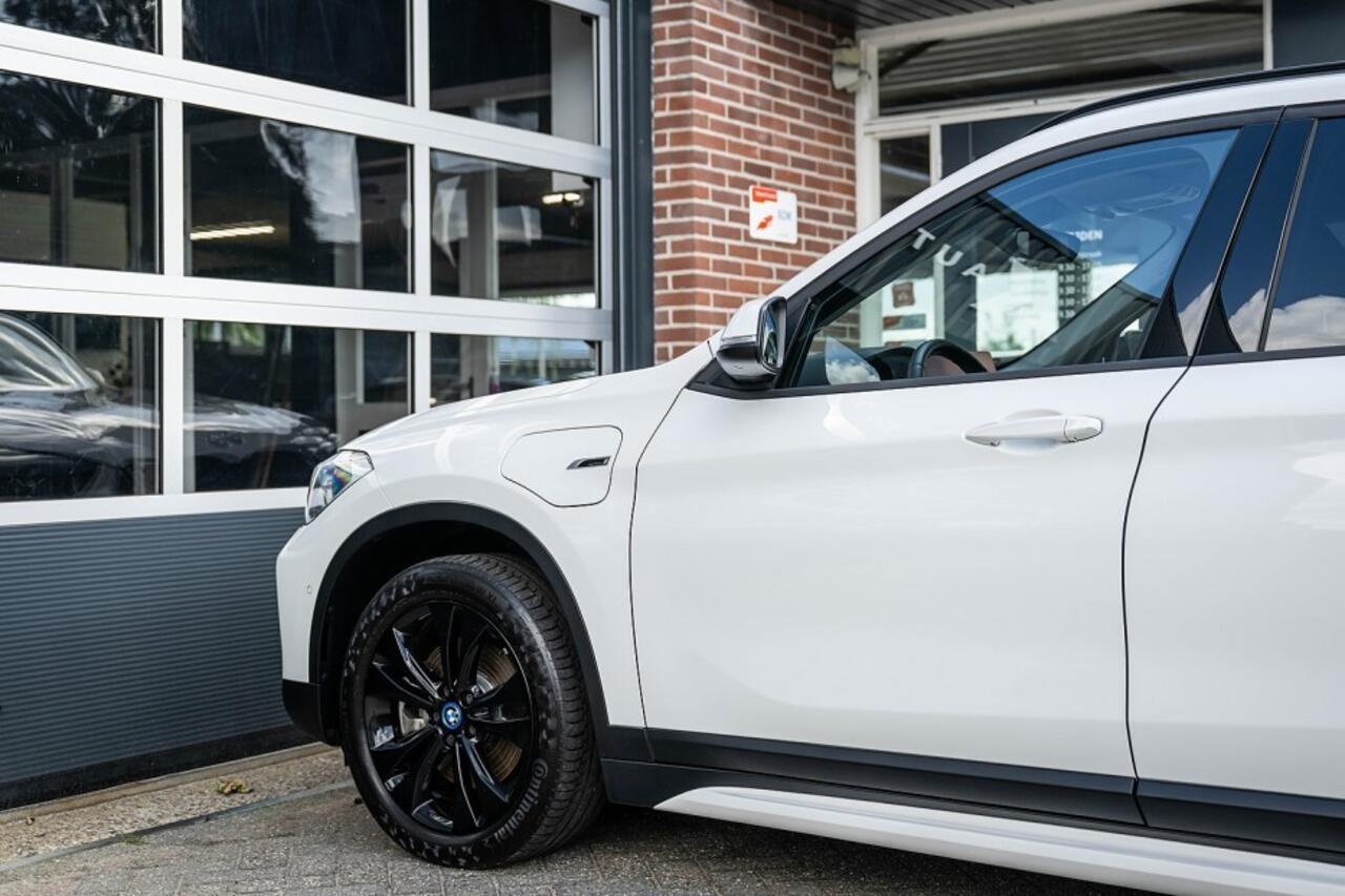 BMW X1 25e xDrive | Sportline | Head-up | Hifi | Trekhaak | Camera | M-Sport stuurwiel | | 18' inch |