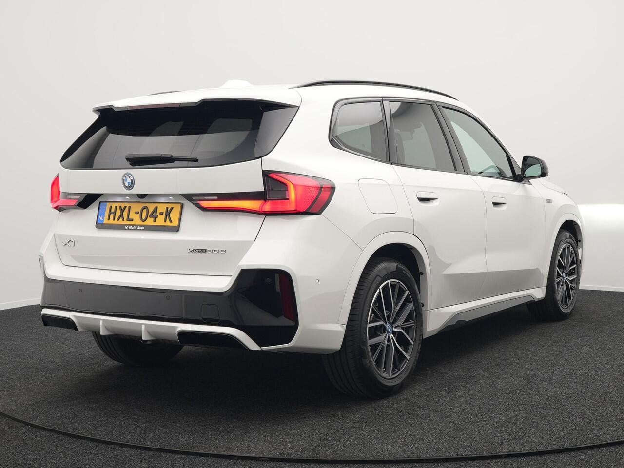 BMW X1 xDrive30e M-sport Plug in Hybrid 327pk PHEV | Adaptive Cruise | Head-up Display | 360 Camera | Carplay | Stoelen Verwarmd | Sfeerverlichting |