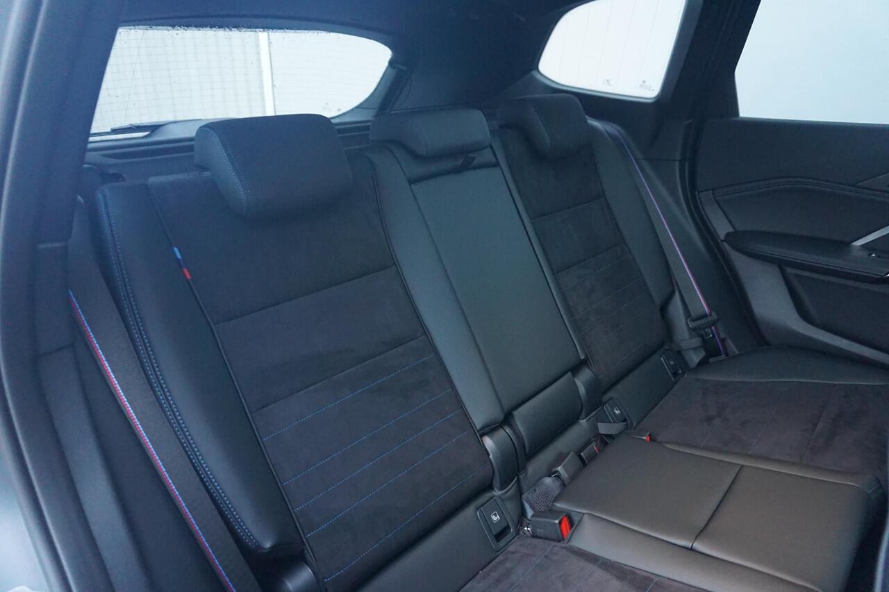 BMW X1 sDrive20i M Sportpakket Pro 19'' / Panoramadak / Elektrisch verstelbare stoelen / Harman Kardon / Trekhaak