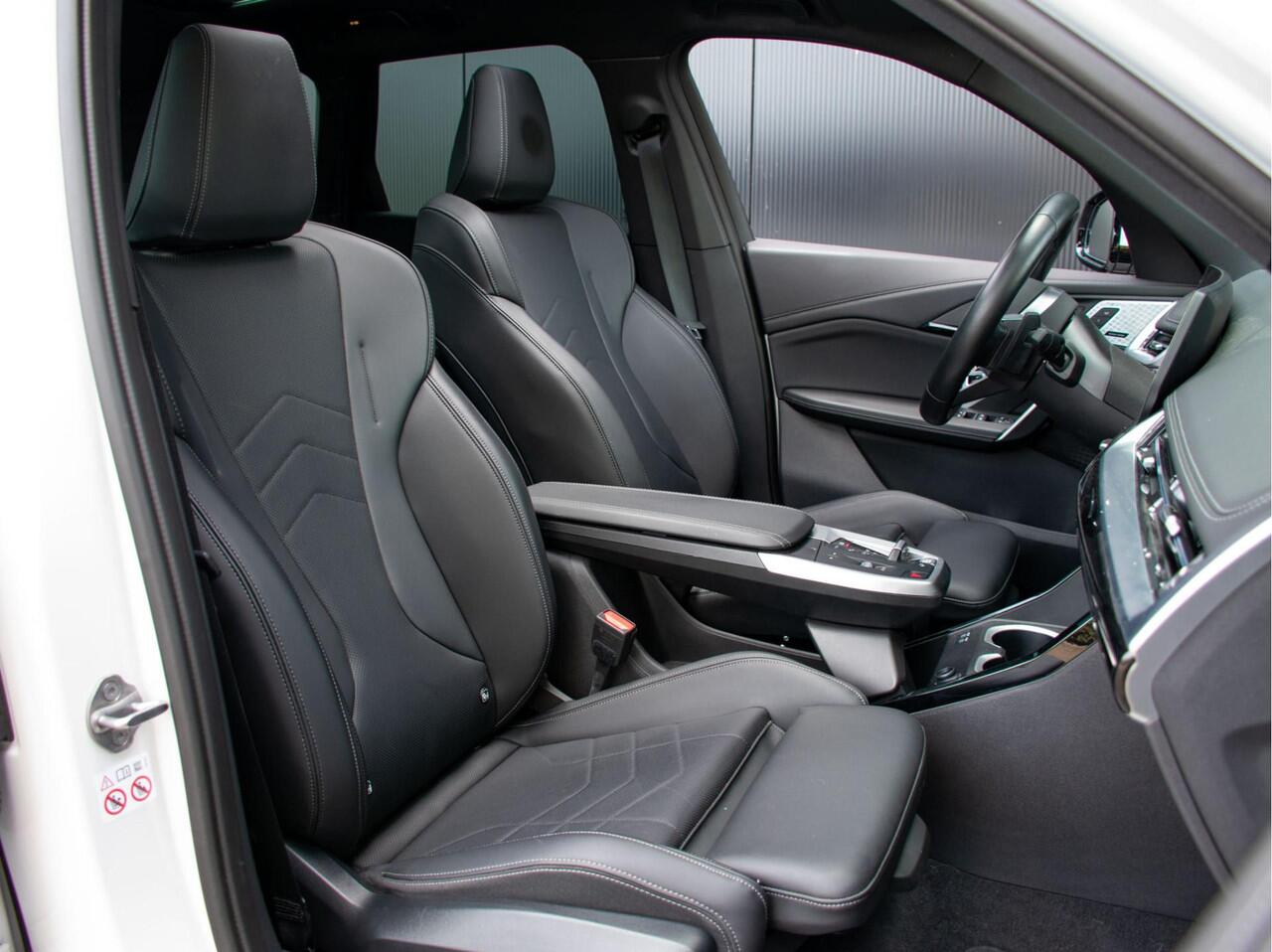 BMW X1 sDrive20i Steptronic M-Sport | Trekhaak Elektrisch | Elektrische stoelen | Adap. LED | Harman Kardon | Schuif-kantel Pano | 360° Camera |