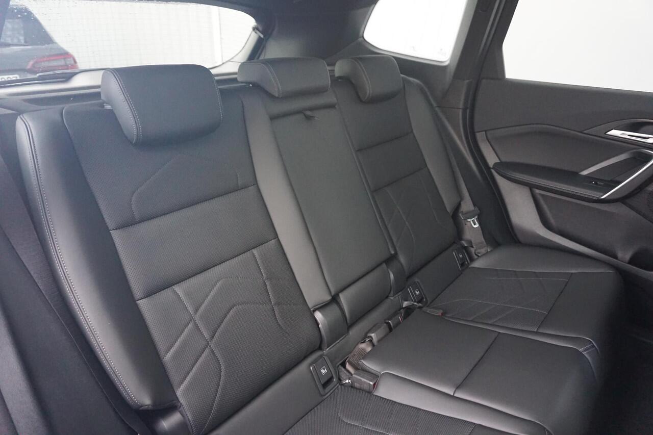 BMW X1 xDrive30e M Sportpakket 20'' / Panoramadak / Head-Up Display / Driving Assistant Plus / Elektrisch verstelbare stoelen