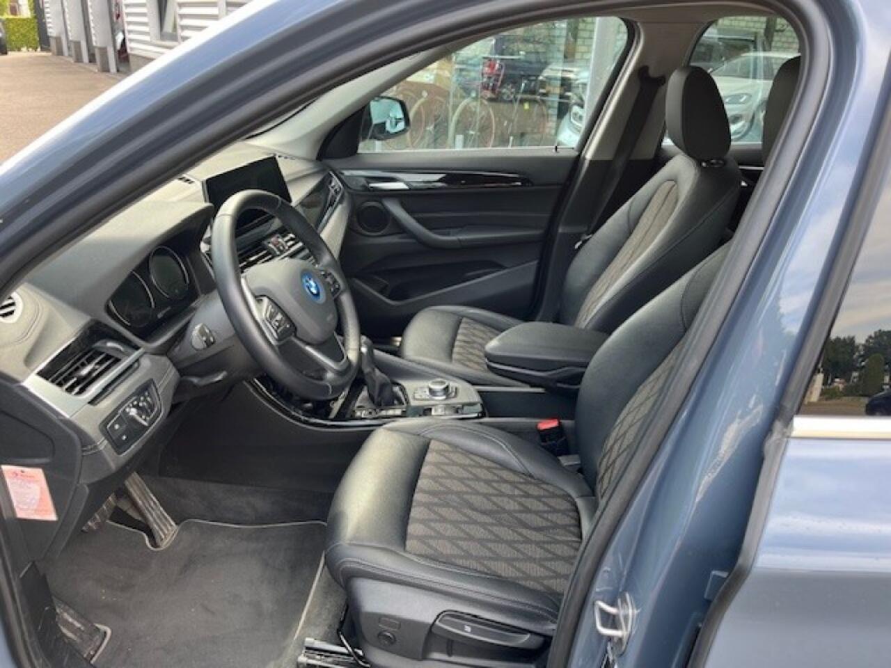 BMW X1 xDRIVE 25e X-LINE PDC NAVI GROOT SCHERM
