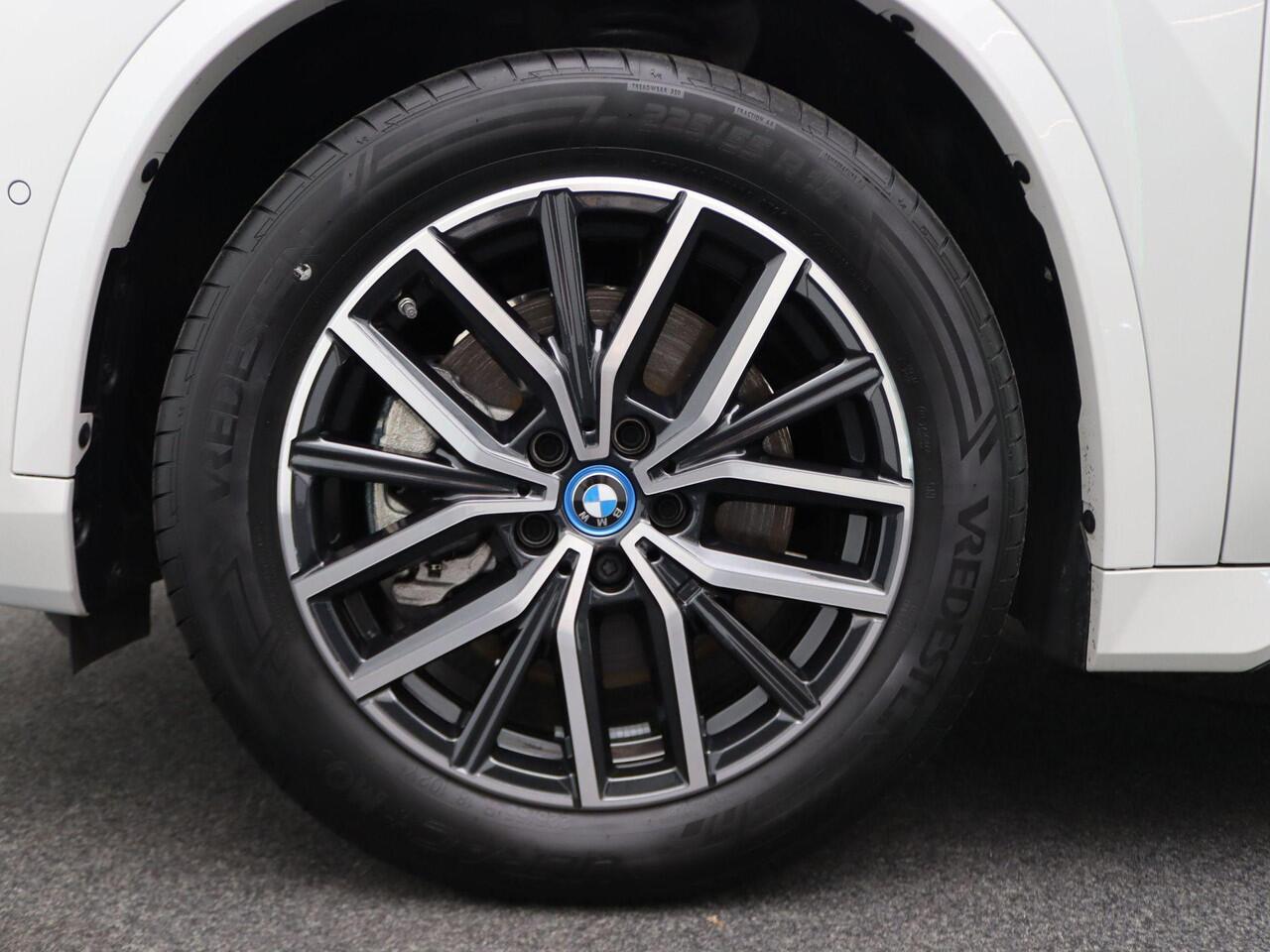 BMW X1 xDrive30e M Sportpakket | Premium Pack | Adaptief M Onderstel | Comfort Access | Trekhaak | Driving Assistant Plus | 18''