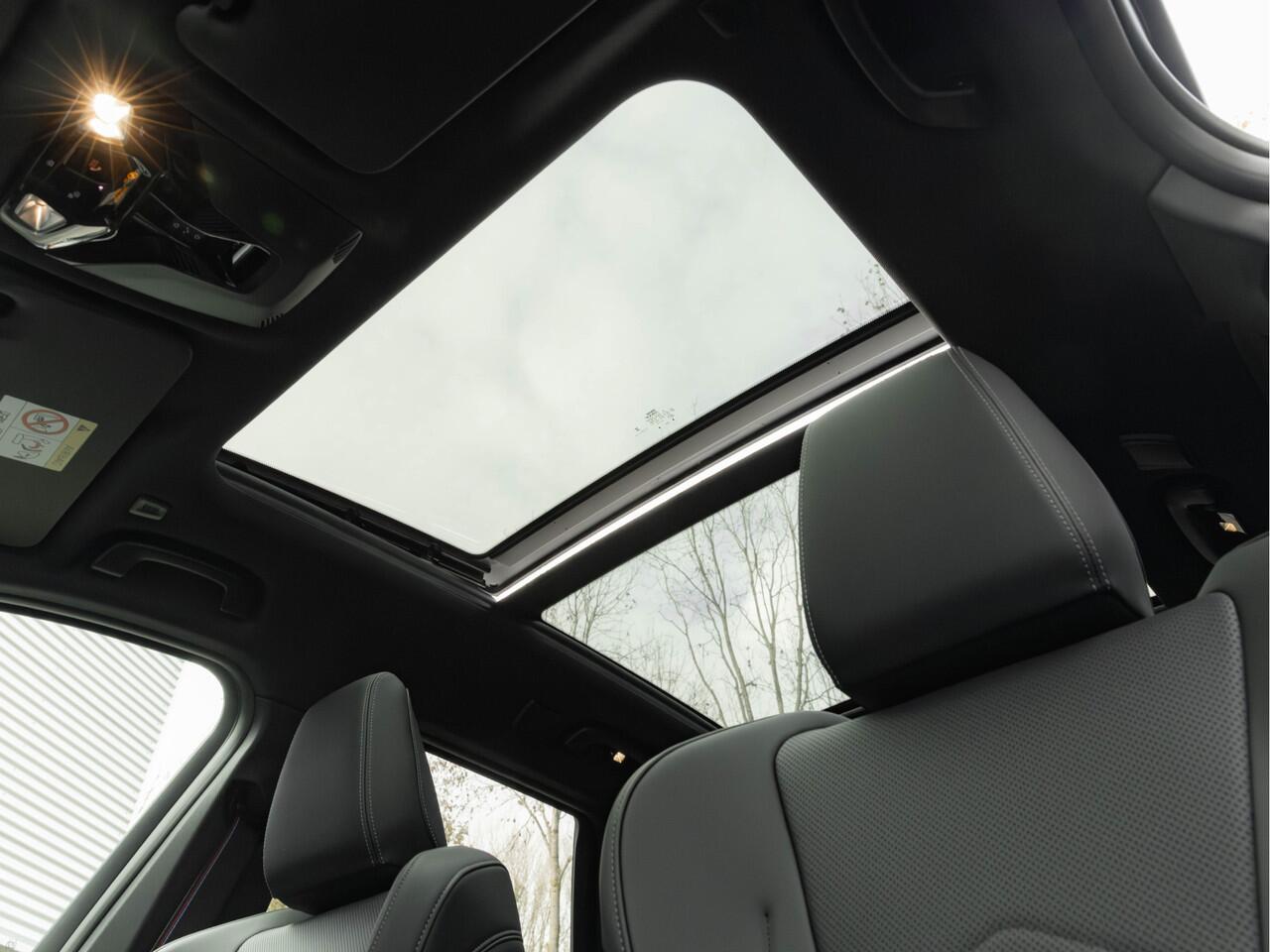 BMW X1 sDrive18i M-Sport Pro - Pano - Memoryzetel - Trekhaak - ACC - Head-Up - Harman Kardon