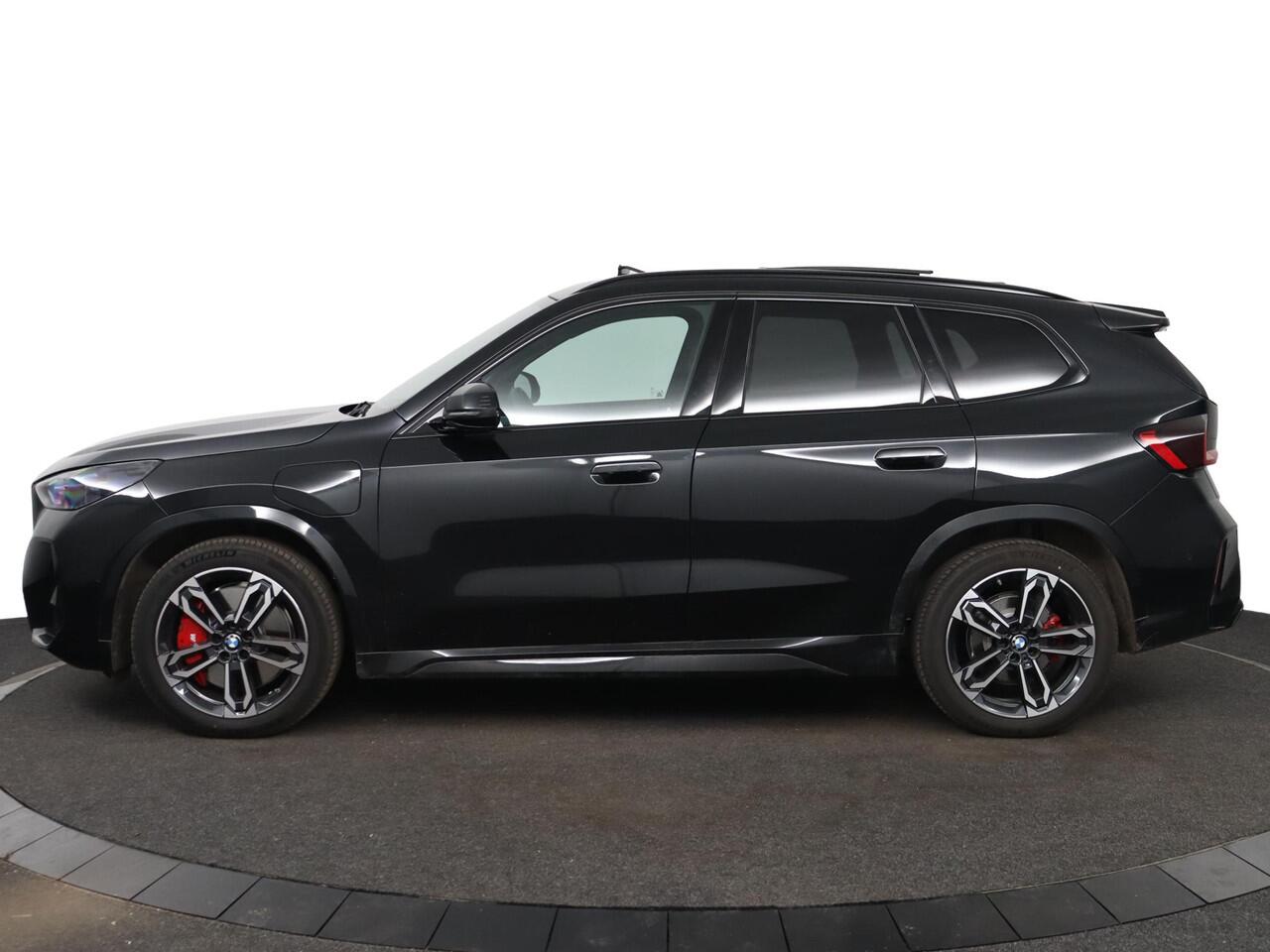 BMW X1 xDrive25e | M-Sportpakket Pro | Glazen Panoramadak | Trekhaak Elektrisch | Leder | Camera | Elektrische stoelen | Harman Kardon | Comfort Access