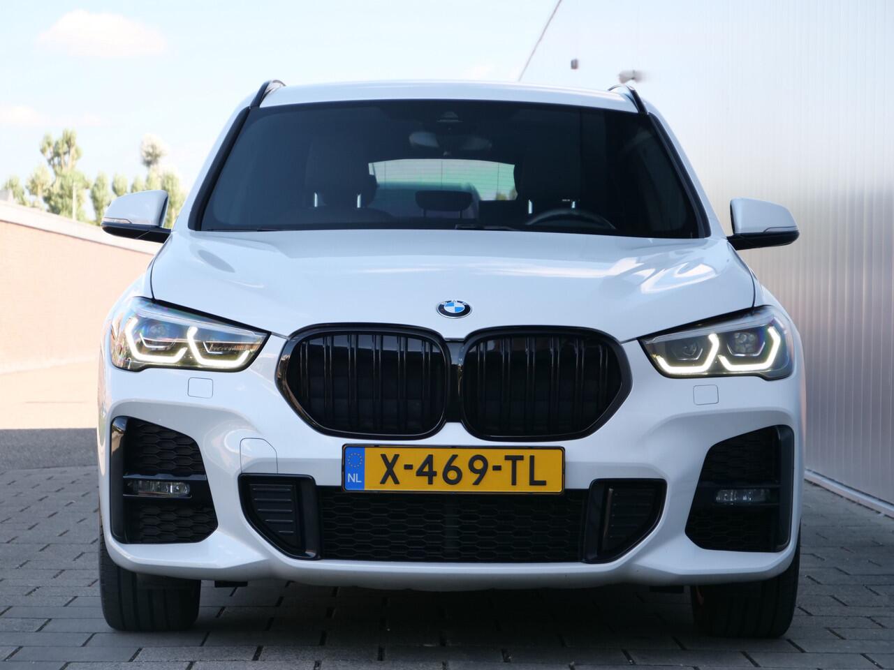 BMW X1 xDrive25e Hybrid M-Pakket Automaat LED / Trekhaak / 18 Inch