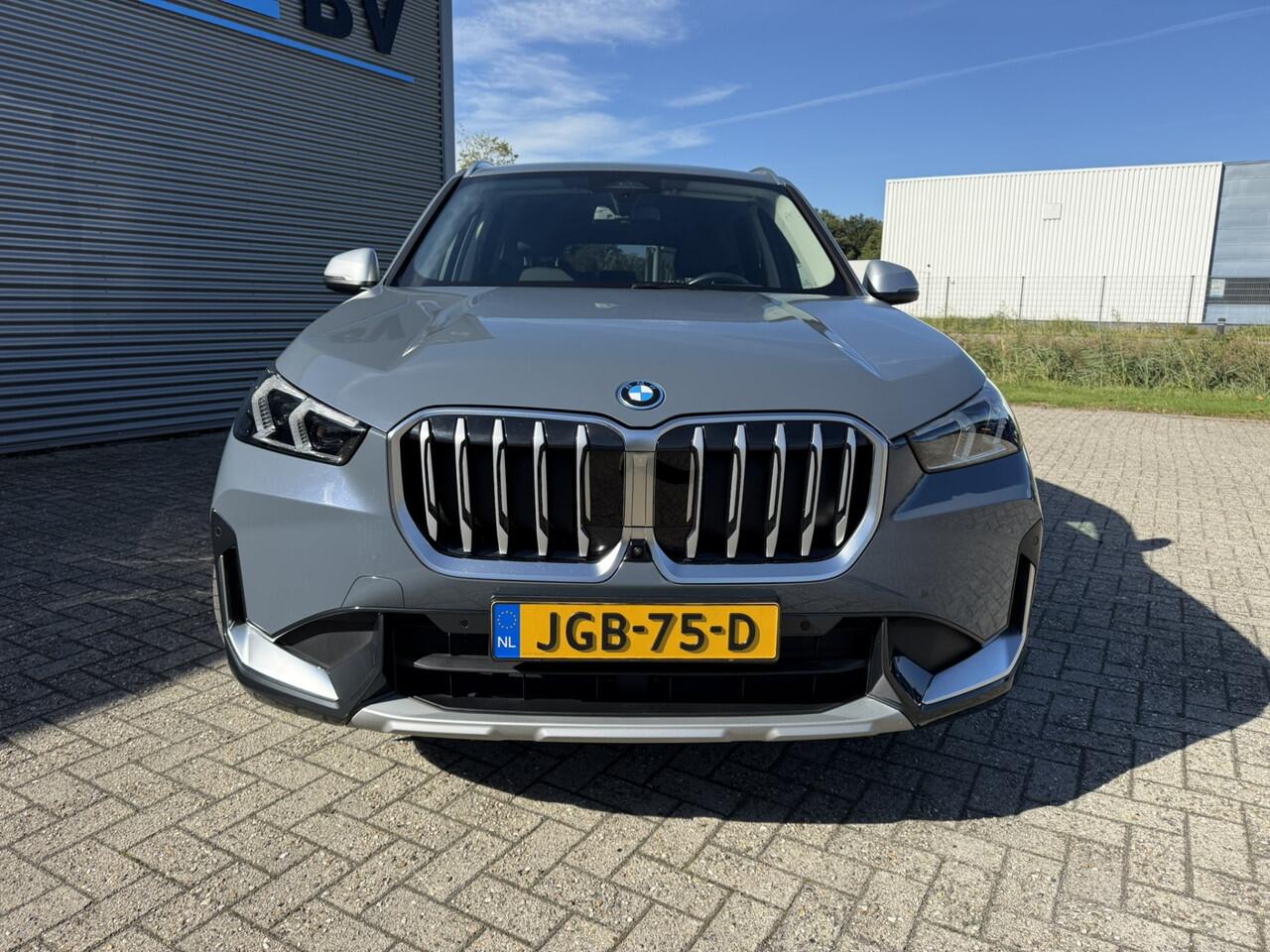 BMW X1 xDrive25e xLine Trekhaak Harman-Kardon Lederen interieur Elek. Stoelverstelling Head-Up Display 19 Inch 360 Gr Camera Keyless Entry