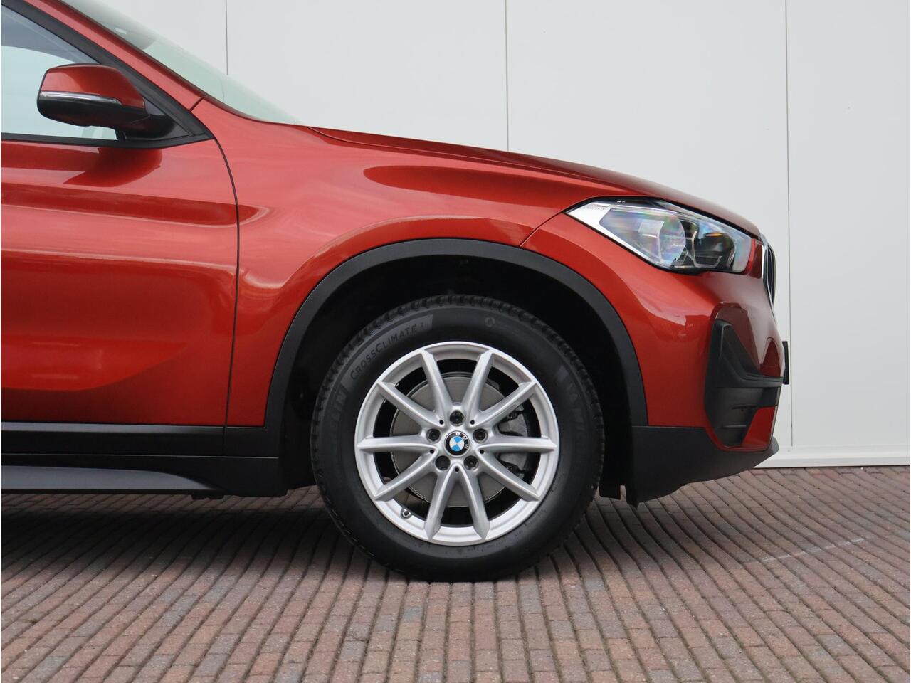 BMW X1 sDrive18i Executive Edition Achteruitrijcamera/ Elektrische Achterklep/ Cruise Control/ Head-Up