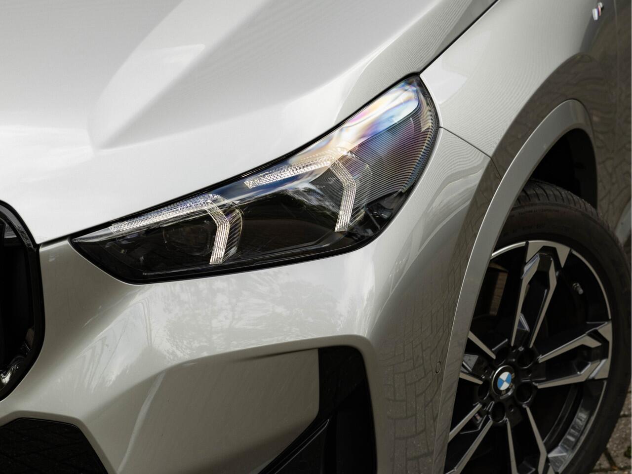 BMW X1 sDrive18i M-Sport Pro - Pano - Trekhaak - Driving Ass Plus - Harman Kardon