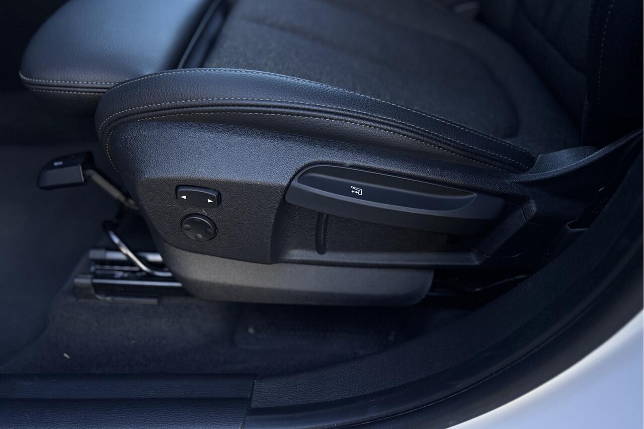 BMW X1 xDrive25e M-Sport | Sportstoelen | Stoelverwarming | Camera | Apple Carplay | 30.000KM