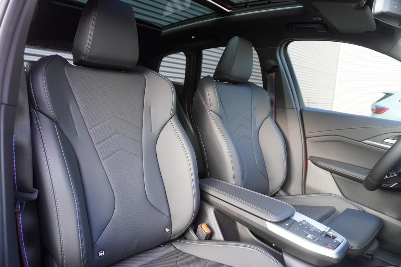 BMW X1 xDrive25e M Sportpakket Pro | Comfort Pack | Trekhaak met elektrisch wegklapbare kogel | Glazen panoramadak | Harman-Kardon sound system | Elektrisch verstelbare stoelen