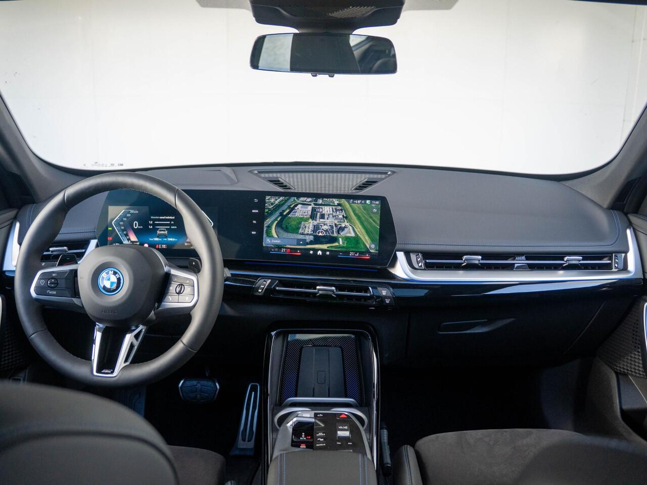 BMW X1 xDrive30e | M Sportpakket Pro | Innovation Pack | Verwarmd Stuurwiel | Comfort Access | Panoramadak | Stoelverwarming | Head-Up Display | Trekhaak