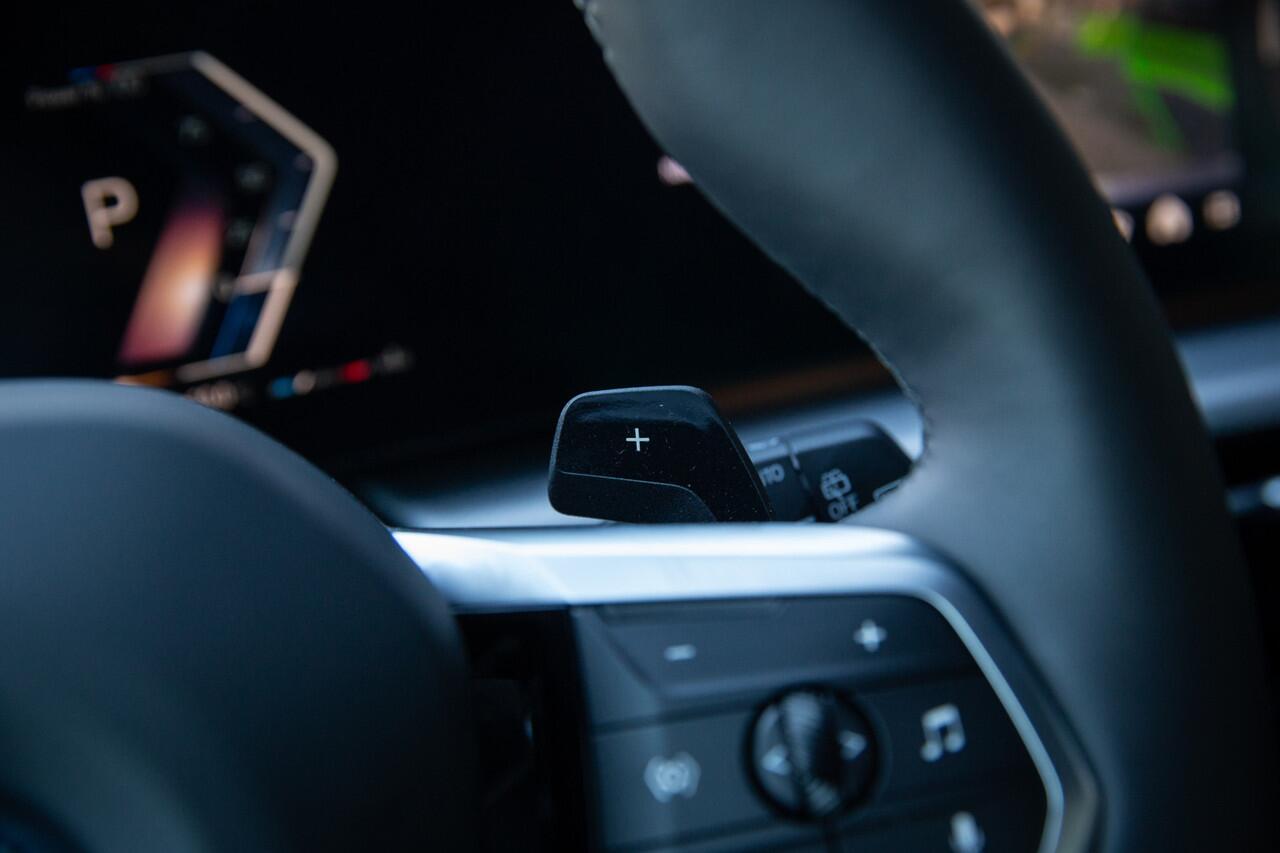 BMW X1 sDrive18i M-sport , Draadloze lader, Keyless entry, Achteruitrijcamera,