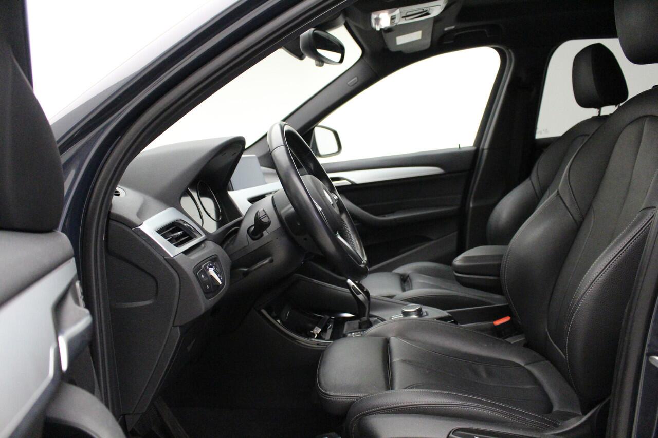 BMW X1 sDrive20i xLine | Panorama | 18" M-Sport | High Executive | Head-Up | Camera