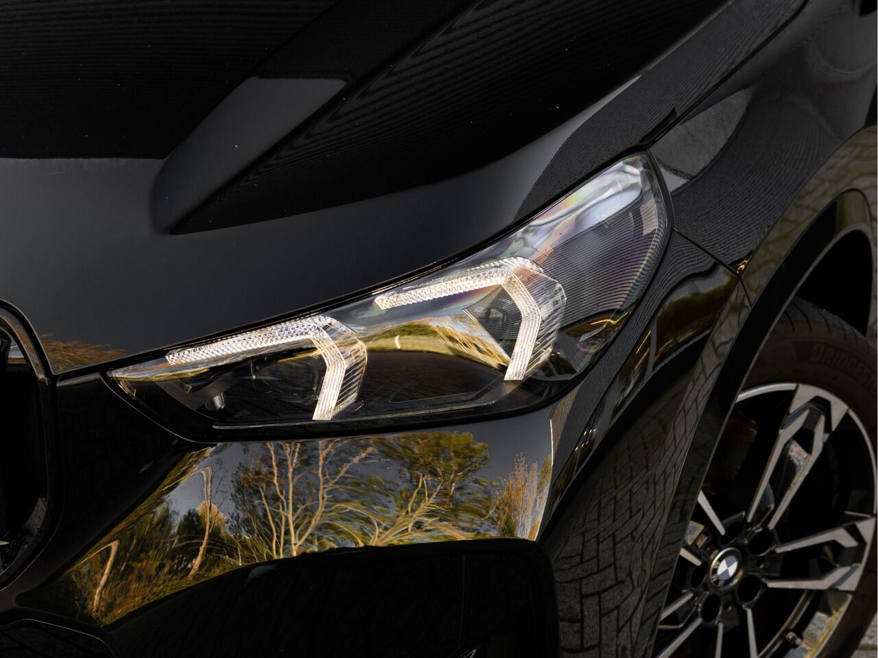 BMW X1 sDrive18i M-Sport Pro - Pano - Trekhaak - Driving Ass Plus - Harman Kardon