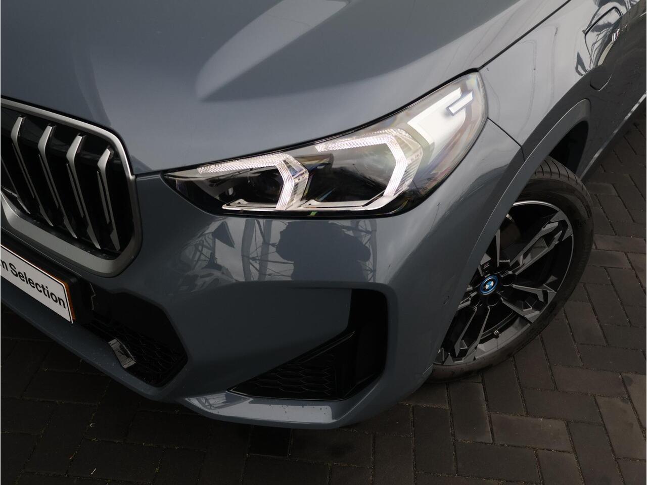 BMW X1 xDrive25e M Sportpakket Pano - Elektrische Trekhaak - Stoelverwarming - Harman/Kardon