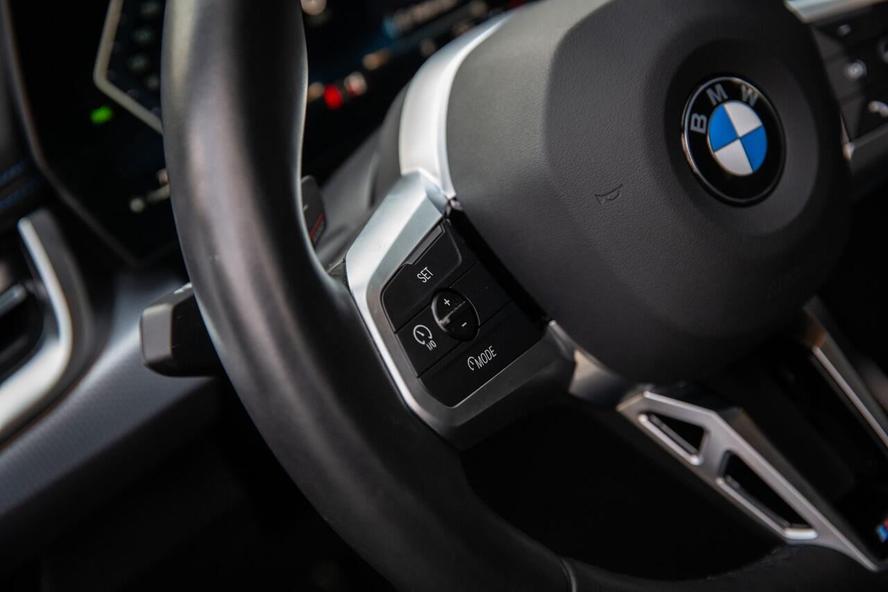 BMW X1 sDrive18i M-Sport , Achteruitrijcamera, Draadloze lader, Sfeerverlichting,