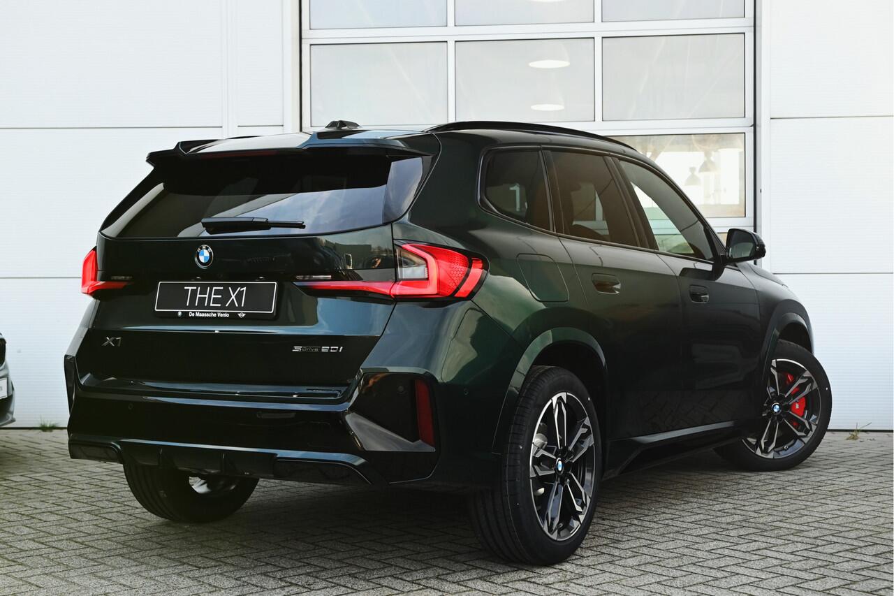 BMW X1 sDrive20i High Executive M Sport Automaat / Panoramadak / Trekhaak / Sportstoelen / M Adaptief onderstel / Comfort Access / Adaptieve LED / Parking Assistant Plus / Head-Up / Harman Kardon