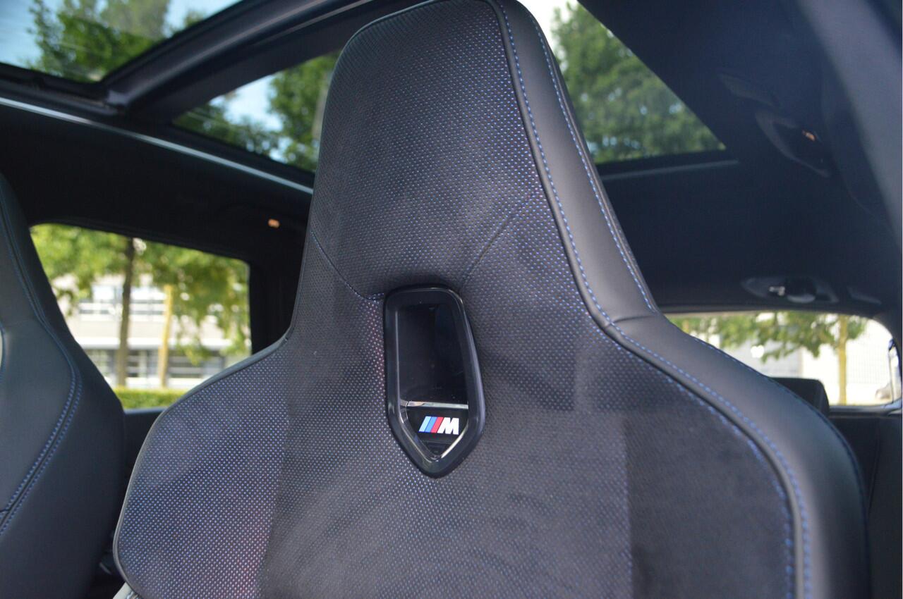 BMW X1 xDrive25e High Executive M Sport Automaat / Panoramadak / Trekhaak / M Sportstoelen / Adaptieve LED / M Adaptief onderstel / Parking Assistant Plus / Stuurverwarming