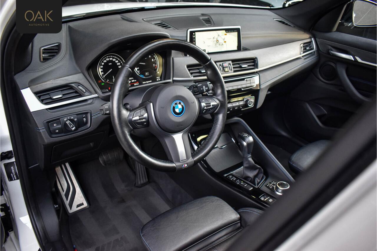 BMW X1 xDrive25e | M-Sport | Navigatie | Panorama | Leder | Camera | Trekhaak | 19"LM | Alpinweiss