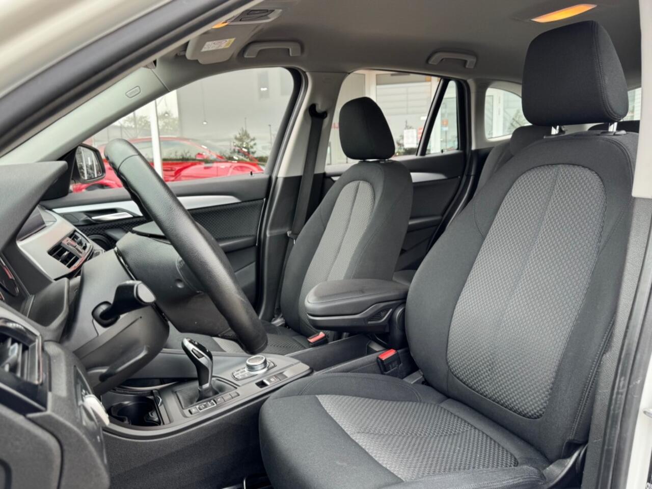 BMW X1 S-DRIVE 1.8 AUT. TREKHAAK LED NAVIGATIE AIRCO LMV PDC