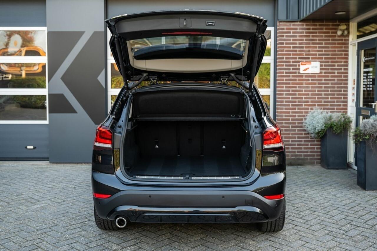 BMW X1 25e xDrive | Sportline | Stoelverwarming | Ambiente verlichting | Cruise control | Head-Up | Adap. led | Trekhaak | 18' inch |