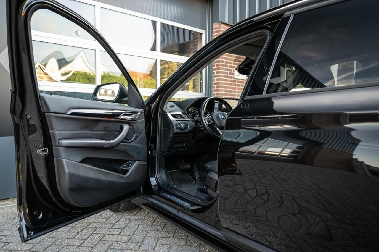 BMW X1 25e xDrive | Sportline | Stoelverwarming | Ambiente verlichting | Cruise control | Head-Up | Adap. led | Trekhaak | 18' inch |