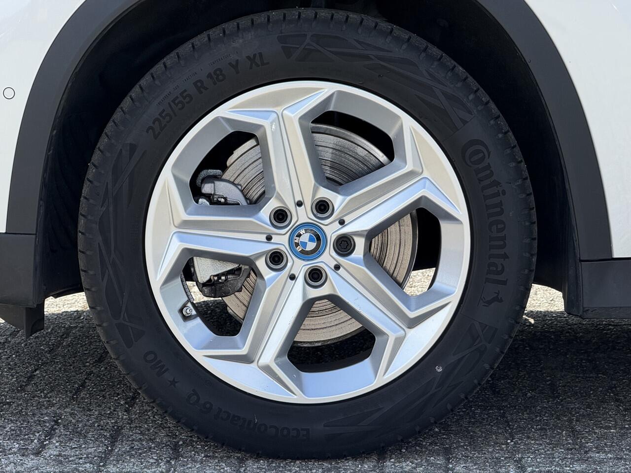 BMW X1 xDrive25e | Head up | Adapt Led | 360 cam | Driving ass. | Stoelverw.