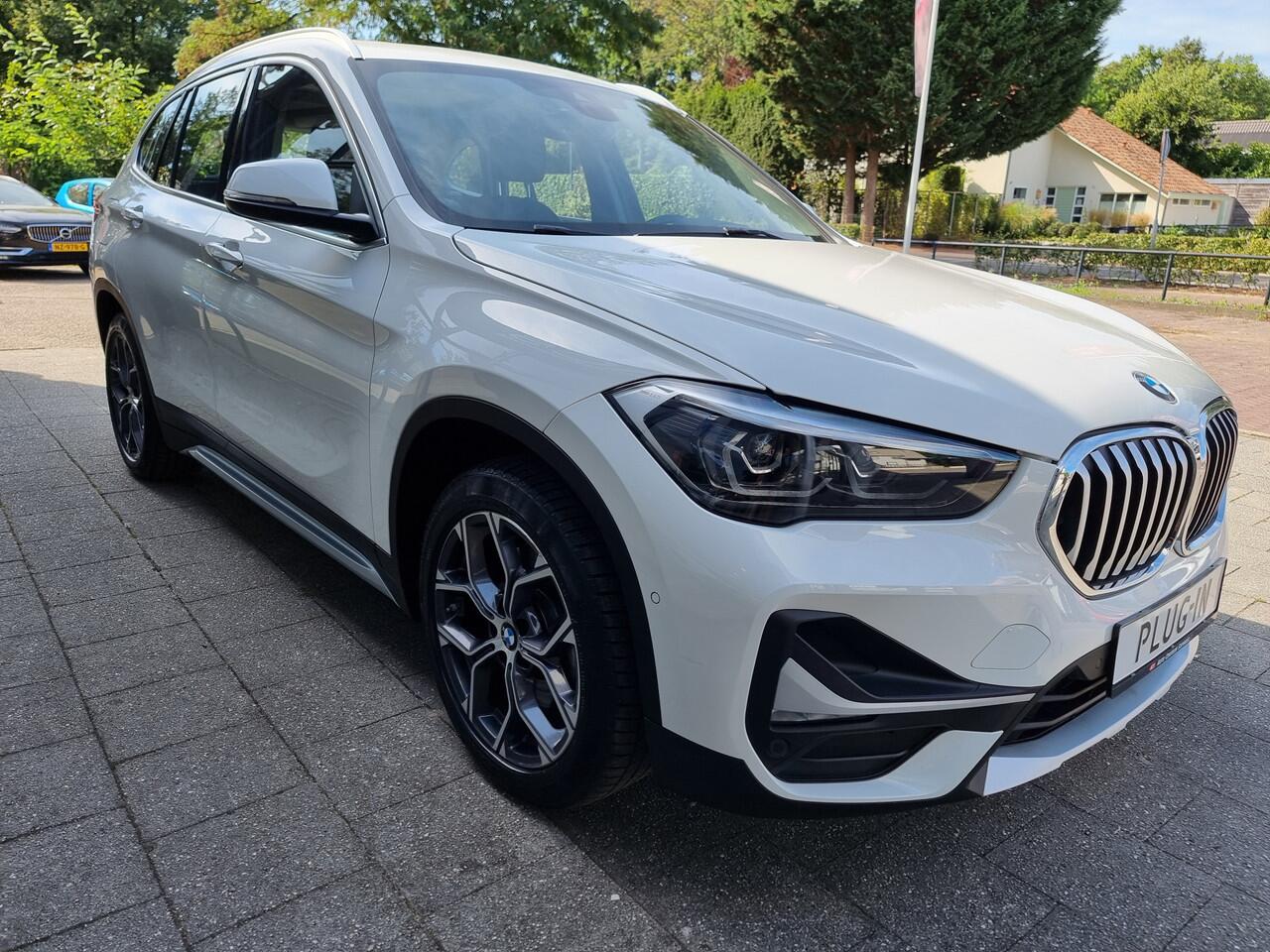 BMW X1 xDrive25e X Line | Panorama | Leder | Widescreen | Zeer nette staat! | Incl. BTW
