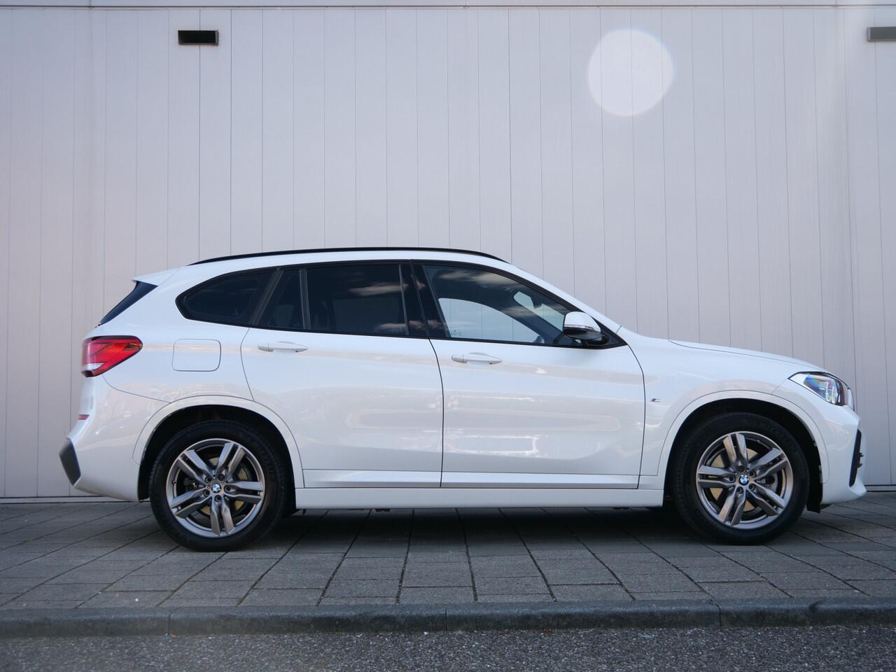 BMW X1 xDrive25e Hybrid M-Pakket Automaat LED / Trekhaak / 18 Inch