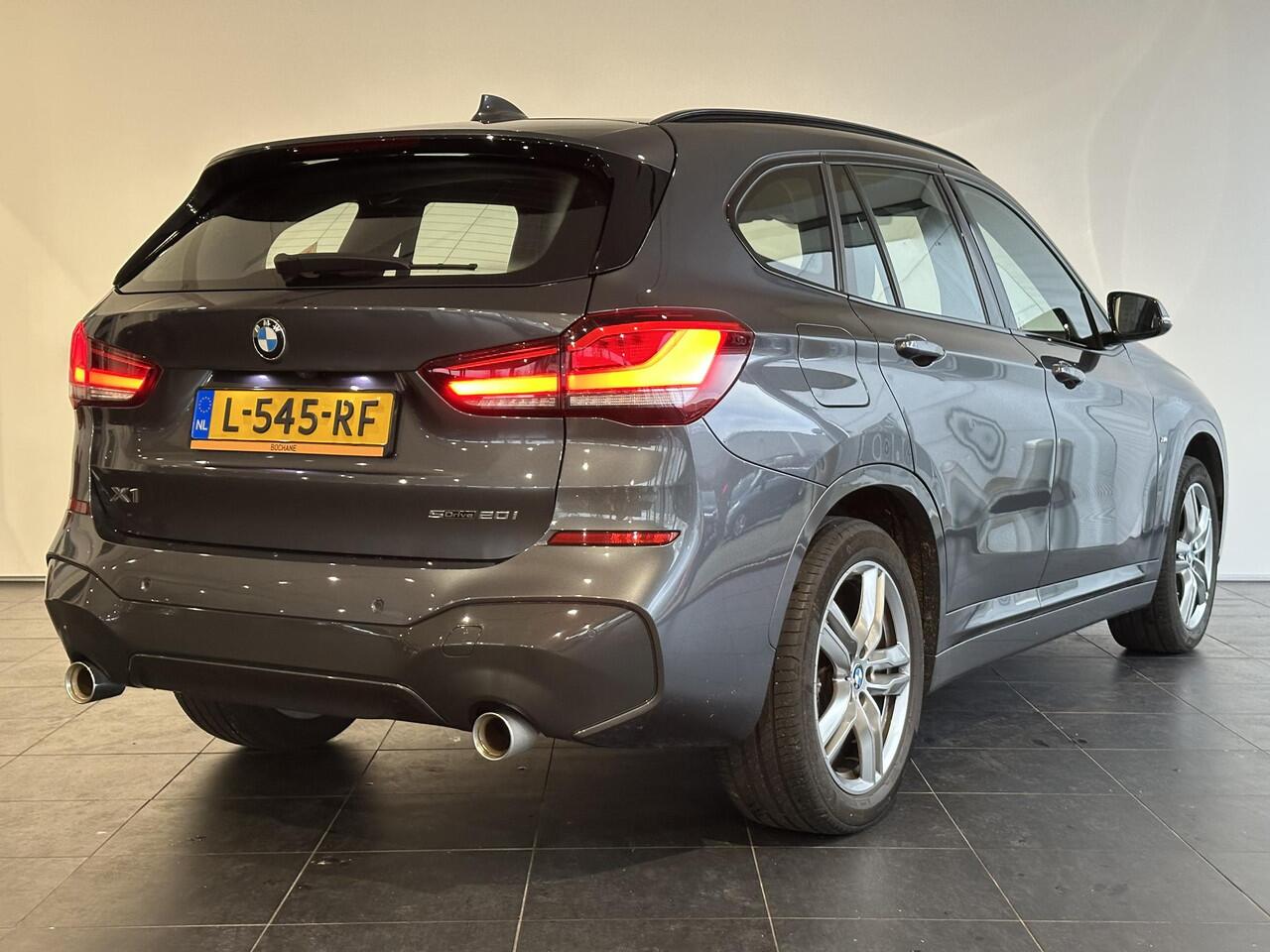 BMW X1 sDrive20i Business Edition Plus M SPORT | AUTOMAAT | NAVIGATIE | ACHTERUITRIJCAMERA | PARKEERSENSOREN VOOR-/ACHTER | STOEL-/STUURVERWARMING