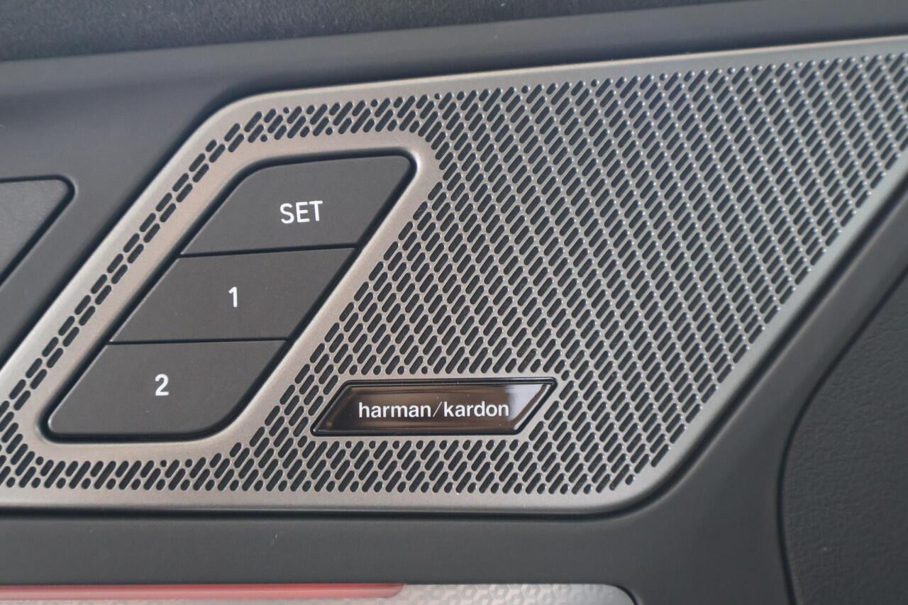 BMW X1 xDrive25e | M Sportpakket Pro | Trekhaak Elektrisch | Stuur- en stoelverwarming | Stoelen Elektrisch met Massage | Harman Kardon | Head-Up Display | 19 "M Dubbelspaak